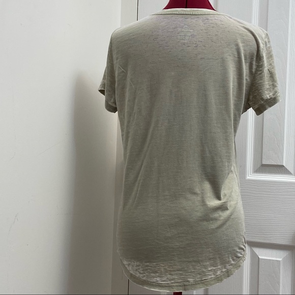 JORDACHE women army green cream tone V neck T-shirt. Size M. Used. - Picture 2 of 6